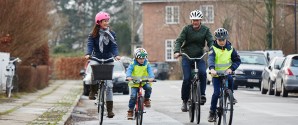Forår får flere på cyklen – husk hjelmen