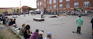 Løbehjul, leg og lakridskarameller i Skagen Skaterpark