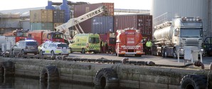 Mand faldt om i olietank