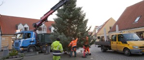 52 meter juletræer sat op i Skagen