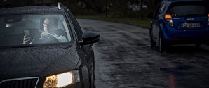 Hver 10. skriver på mobil bag rattet