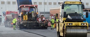 Udlægning af nyt slidlag på Skagen Havn