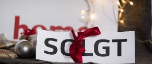 Huskøberne hænger også på træerne i december