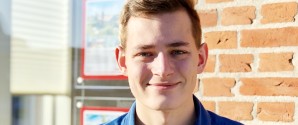 Mikkel smiler hver dag han går på arbejde