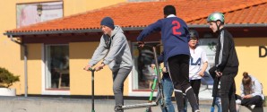 Skatere, sol, musik og kage på Kappelborg
