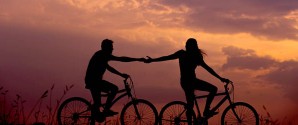 Romantisk cykeltur med picnickurv