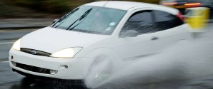 Flere biluheld i efteråret: Sådan passer du på i trafikken