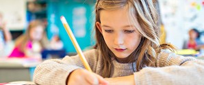 Dansk Folkehjælp modtager stor donation til skolestarthjælp