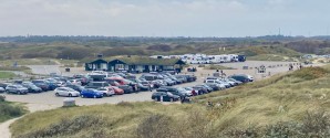 Turisterne valfarter stadig til Grenen – også i ugen efter efterårsferien..