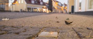 Nordjyllands første Snublesten er lagt i Skagen, Frederikshavn og Sæby
