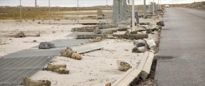 “Amy” kastede rundt med stenene