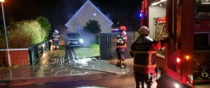 Nødblus skyld i bilbrand