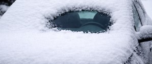 Husker du at fjerne sne og frost fra bilens ruder?