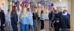 Kunst og fællesskab mødes i ny udstilling: Under havets overflade