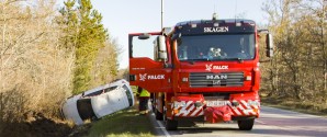 Dramatisk morgenulykke: Bil i grøften på Hovedvej 40