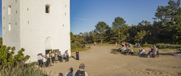 Friluftsgudstjeneste ved Den Tilsandede Kirke