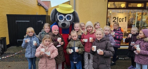 Skagens nye kunstværk ”Skagens Brilleslange” blev indviet med manér