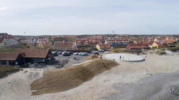 Så blev Solnedgangspladsen endelig færdig
