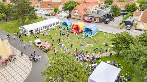 Hundredevis af børn og voksne mødte op