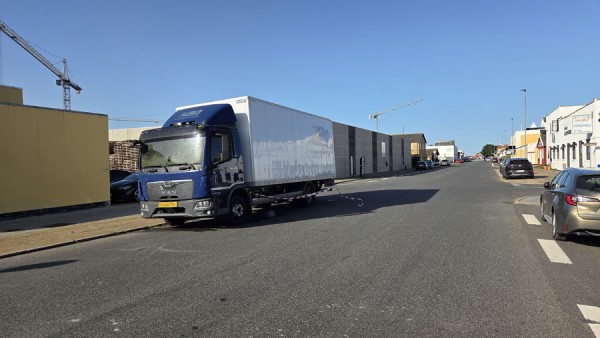 Brand i lastbil på havnen
