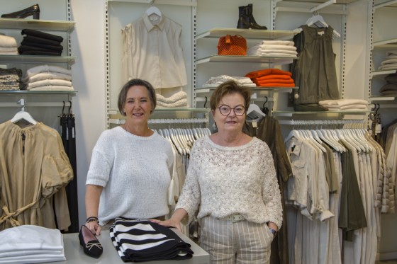 Lena takker af efter mere end 40 år som butiksindehaver