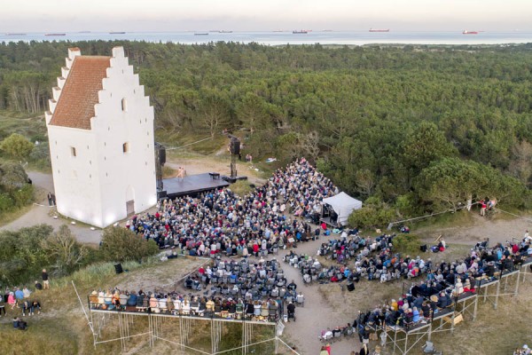 Verdensballetten optræder atter ved Den Tilsandede Kirke