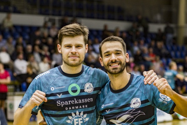Fransk debutant måtte låne sko og ketsjer