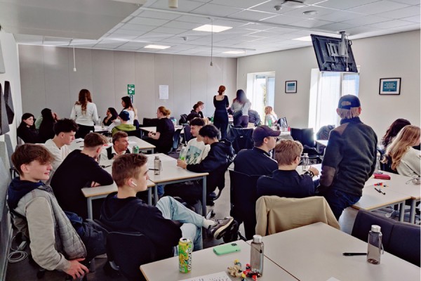 Elever på Frederikshavn Handelsskoles erhvervsuddannelser på brobygning hos UCN