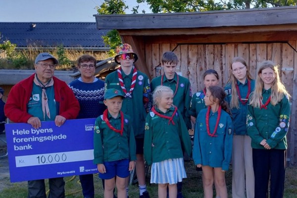 KFUM-spejderne markerede sommerafslutning med hygge, gudstjeneste og donation
