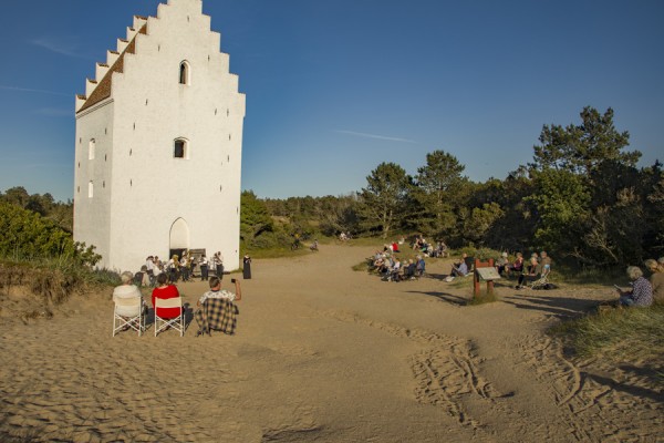 Friluftsgudstjeneste ved Den Tilsandede Kirke