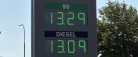 Næsten samme pris på benzin og diesel