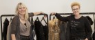 To designere popper op