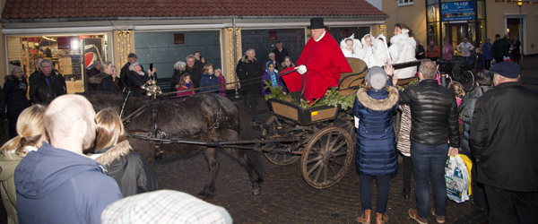 Foto fra 2015. Forberedelserne til Den Levende Julekalender er i gang