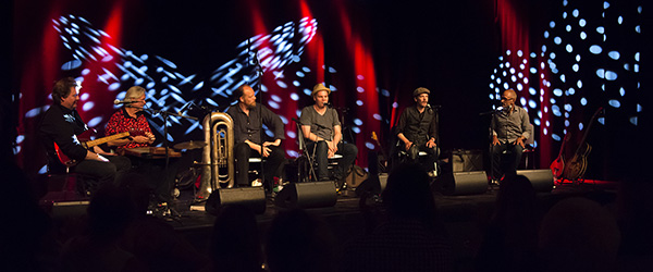 Musikalsk kappestrid i bluesâens tegn Musikalsk kappestrid i bluesâens tegn