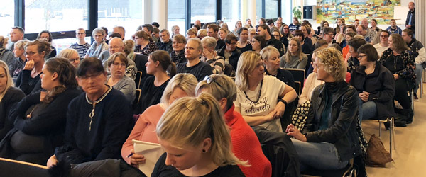Fuld hus til SIND’s foredrag “Børn med angst” i Arena Nord mandag aften. Fuld hus til SIND’s foredrag “Børn med angst” i Arena Nord mandag aften.