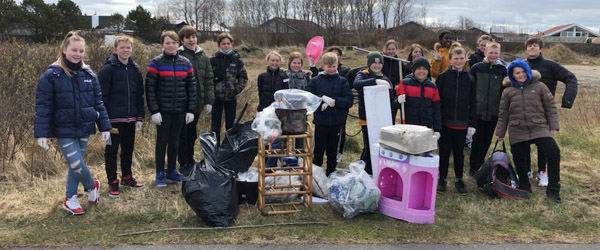 Affaldet der ses på billedet er udelukkende samlet i området lige omkring rundkørslen ved Bøjlevejen/Buttervej!!!!!!!