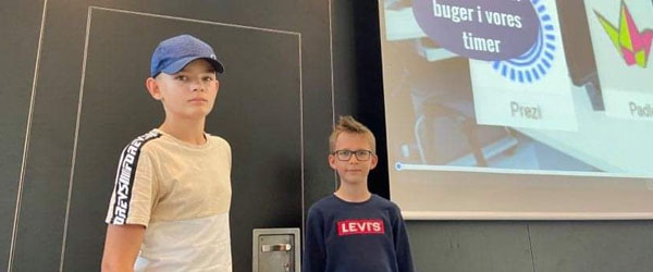 Elever arbejder med udvikling af forældremøder og skolehjemsamtaler Elever arbejder med udvikling af forældremøder og skolehjemsamtaler