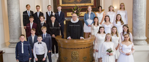 Så er årets første konfirmation i gang Så er årets første konfirmation i gang