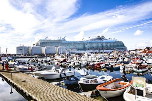 Enchanted Princess er anløbet med 3256 gæster ombord Enchanted Princess er anløbet med 3256 gæster ombord