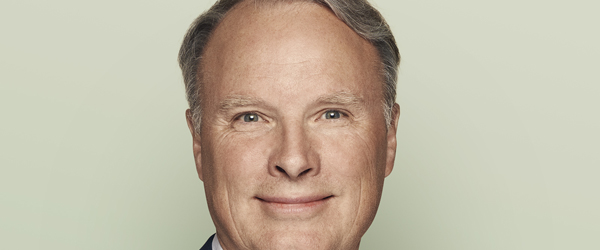 Med børsnoteringen bliver det lettere for sparekassens kunder at købe og sælge deres investeringsbeviser i net- og mobilbank”, siger Steen Juulsgaard, der er investeringsdirektør i Sparekassen Danmark. Sparekassen Danmark går på børsen med sin egen investeringsforening