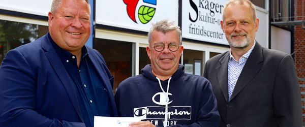 Mads Dyhr, Christian Mose og Peter Bøgild. Stor donation fra EDC Poul Erik Bech Fonden