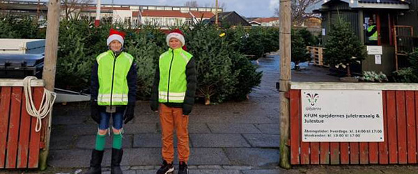 Spejdernes juletræssalg på Markvej 62 går strålende Spejdernes juletræssalg på Markvej 62 går strålende
