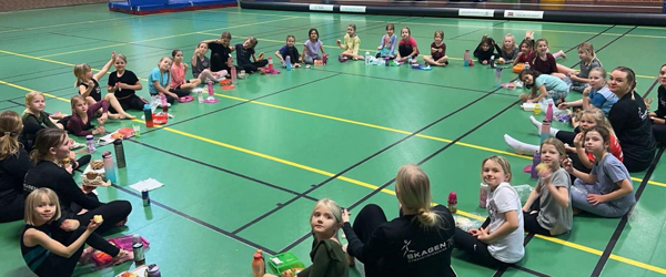 Gymnasterne glæder sig. Privatfoto. Om vi glæder os ? – JA!!